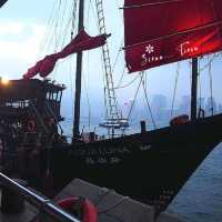 ล่องเรือชมวิวอ่าว Victoria Habour with AQUALUNA
