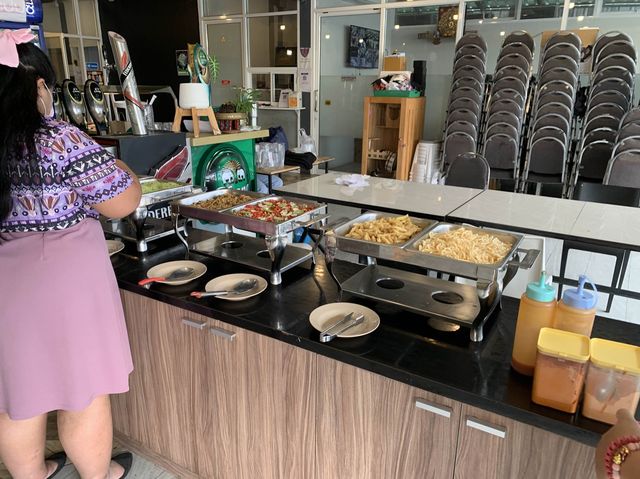 曼谷（昭拍耶河）觀賞河景食自助餐泰式火鍋「Yang Noey Saphan Phut」