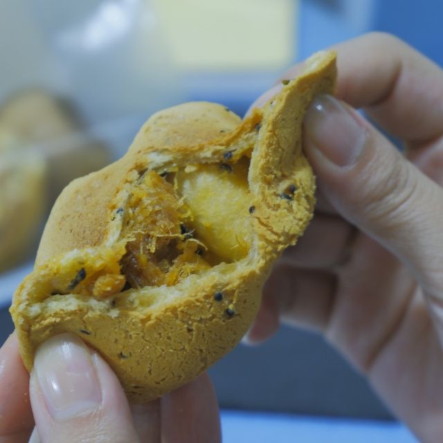 人氣麻糬，肉鬆和紫薯味都不錯 