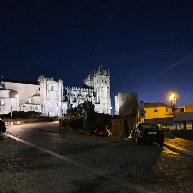 Sé do Porto at night