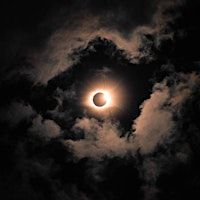 Silence. On danse l’éclipse totale ! | Sutton