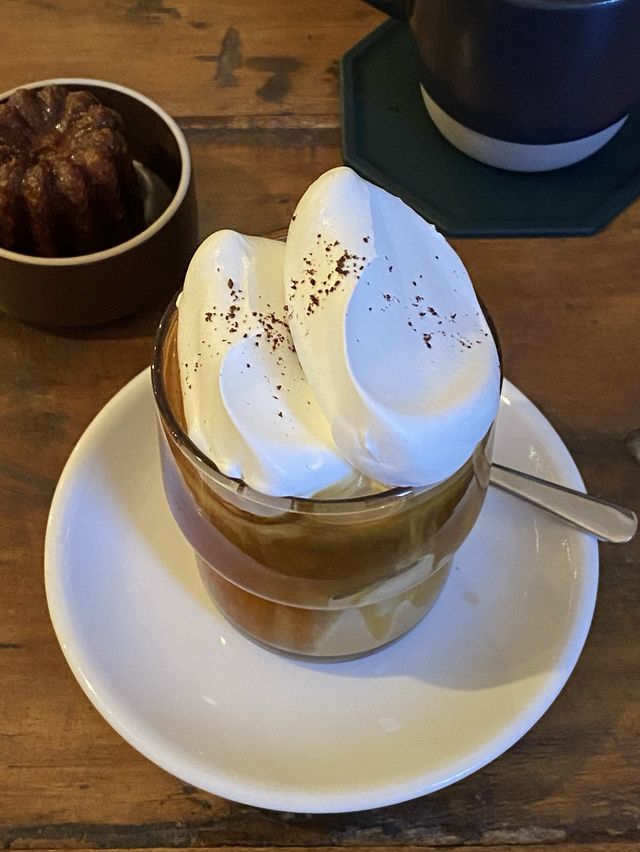 아인슈페너와 디저트가 맛있는 카페