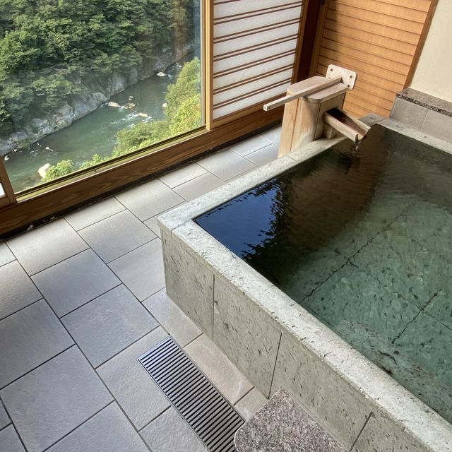 【栃木 鬼怒川】渓谷の別荘で記念日デート　鬼怒川金谷ホテル