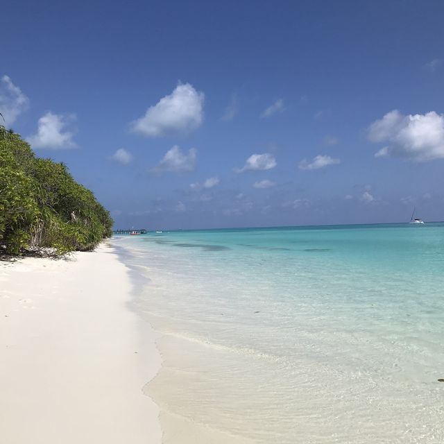 Fulhadhoo Bikini beach