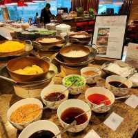 有不同國家食品嘅自助早餐