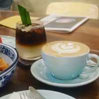 中藥店內的西式cafe