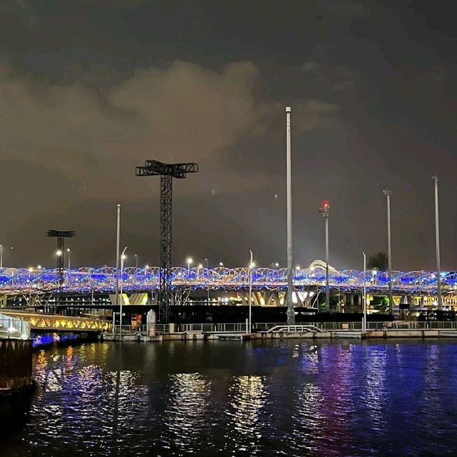 สะพานเฮลิกซ์ (Helix Bridge)

