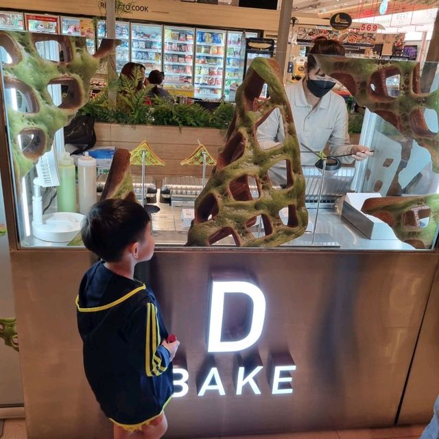 Bangkok's D Bake Waffles & Yaowarat Buns