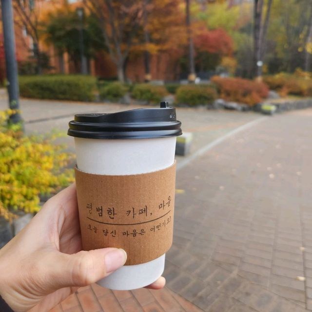 韓国/ソウル アパート内に位置する自然豊かなカフェ 