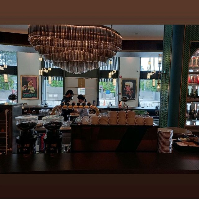 A la carte buffet breakfast