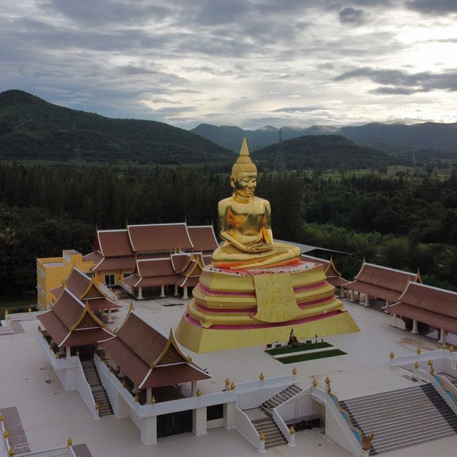 Golden Buddah at Wat Huay Mongkol
