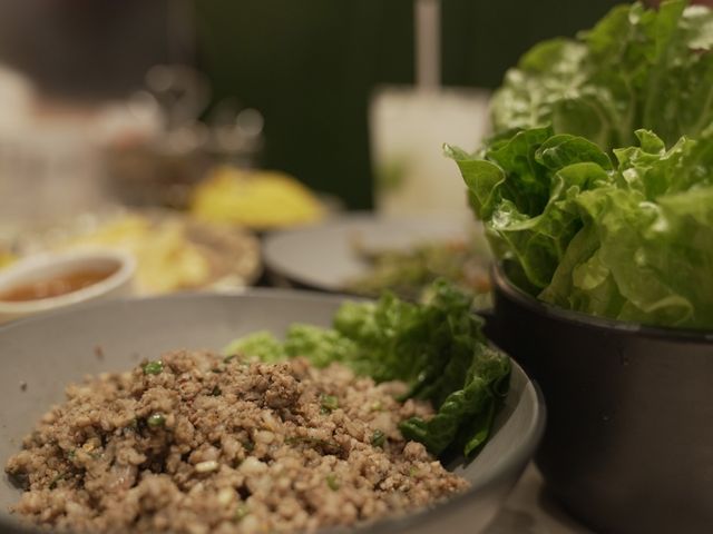 《元朗的一間泰國餐廳》  《元朗的一間泰國餐廳》