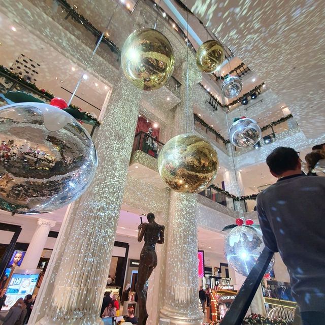 Christmas Decor In Oxford Street & Selfridges