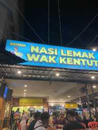Nasi lemak wak kentut, free flow of sambal 