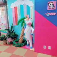 Take lots of photo @ Color Pool Museum 