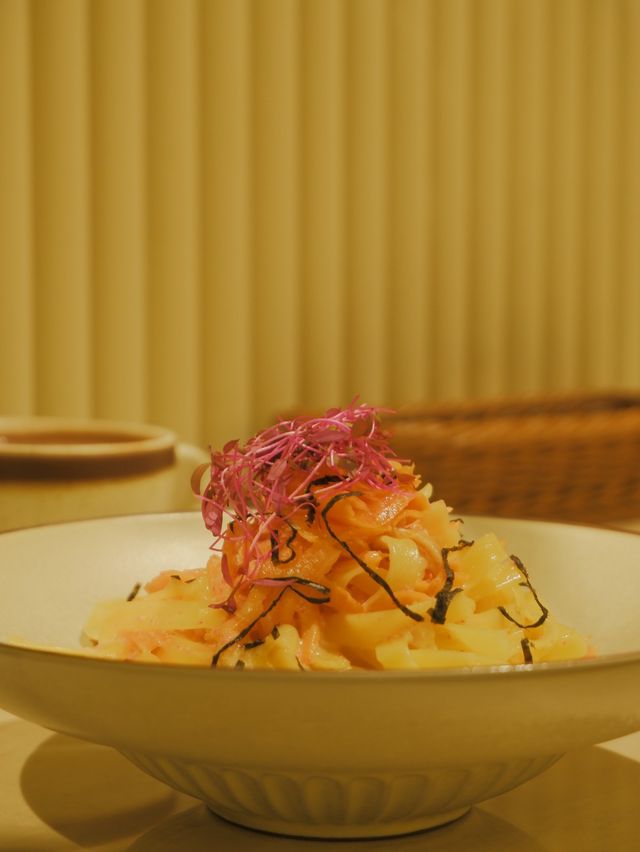 深木🪵系Cafe，三文魚意粉超足料 