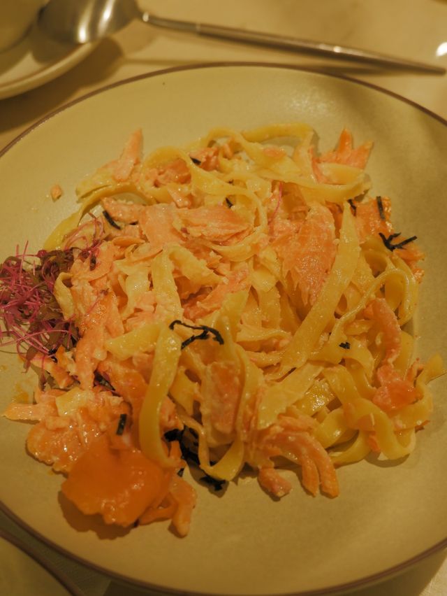 深木🪵系Cafe，三文魚意粉超足料 