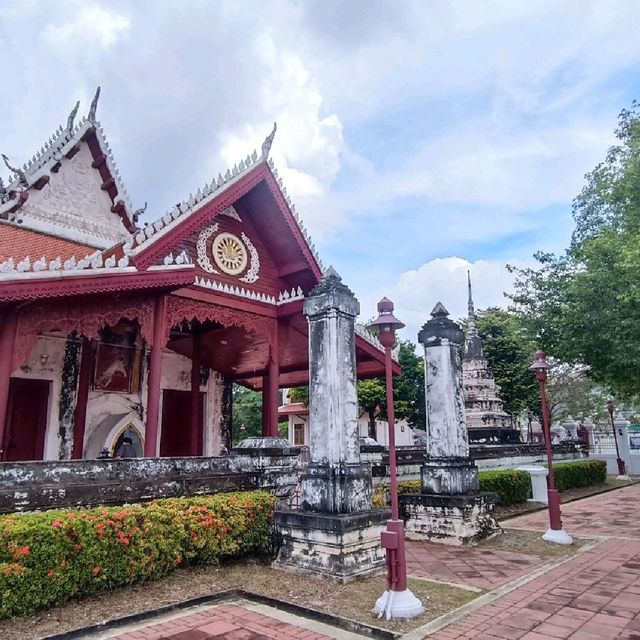 พุทธสถานเชิงท่า – หน้าโบสถ์ โบราณสถาน จ.นนทบุรี