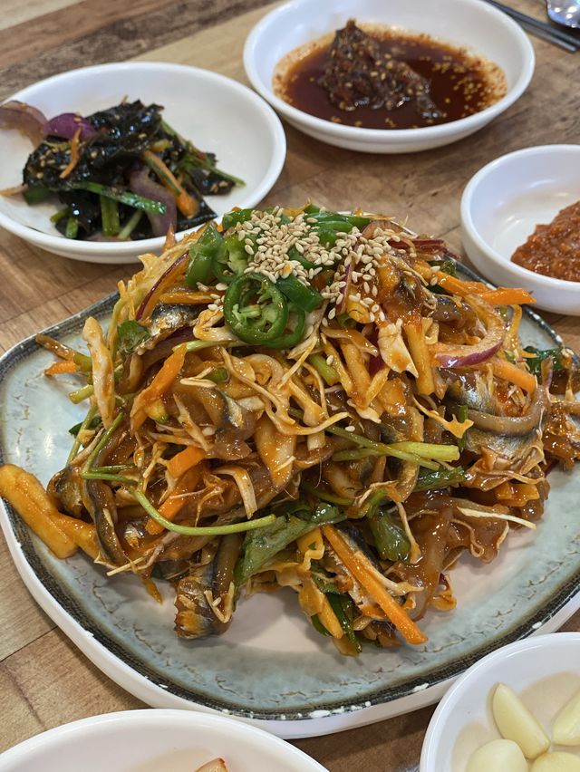 기장에 가면 꼭 먹어야 하는 멸치회🐟