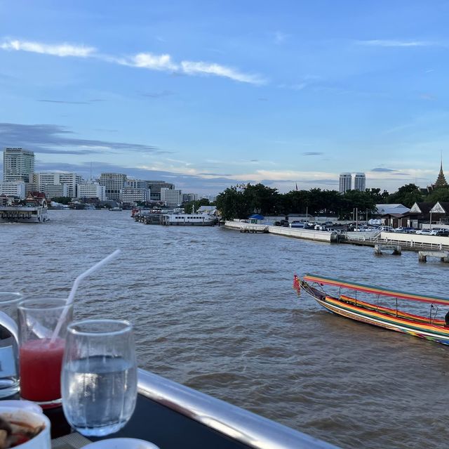 ล่องเรือชมวิว แม่น้ำเจ้าพระยา 