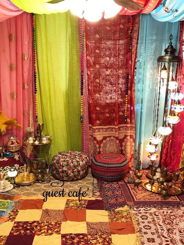 Guest Cafe' Studio 
