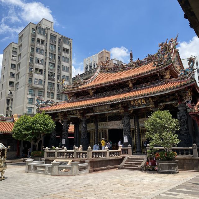 《台北》家喻戶曉的國定古蹟龍山寺！