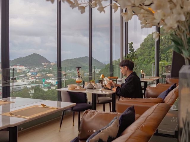 Plearn Restaurant  ร้านอาหารบนดาดฟ้าชั้น 5 