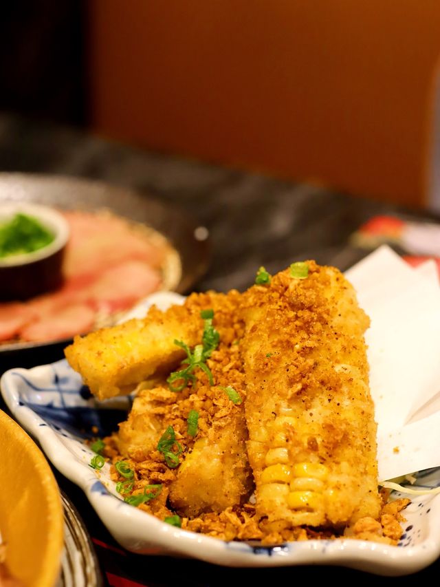 石燒牛舌超級正！燒幾熟自己話事🥰  經過呢間餐廳幾次都話想試吓， 今日終於有時間同蝦子餅一齊嚟食  主要係見到佢有個石燒牛，好似好吸引 之前喺日本食過，食過返尋味 所以我哋都好懷念  鹽蔥薄切牛舌 
