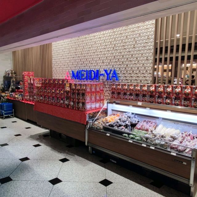 2 Story Shopping and Dining Heaven