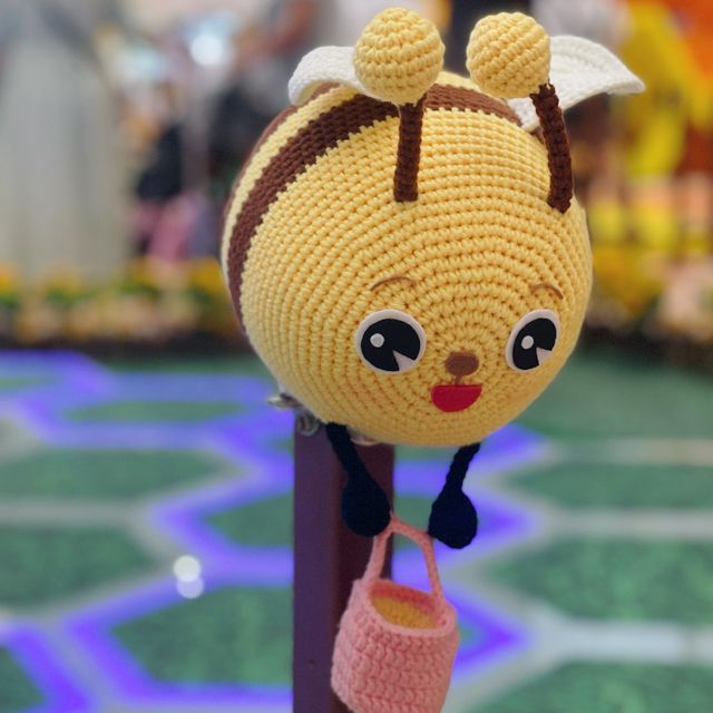 BEE SUMMER