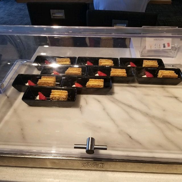 たまには贅沢なブッフェも🍽️🌃【スカイレストラン　エトワール】