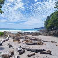 หาดกะหลิม โขดหินสวย