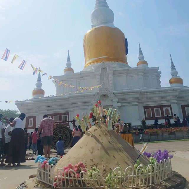 พระธาตุนาดูน มหาสารคาม