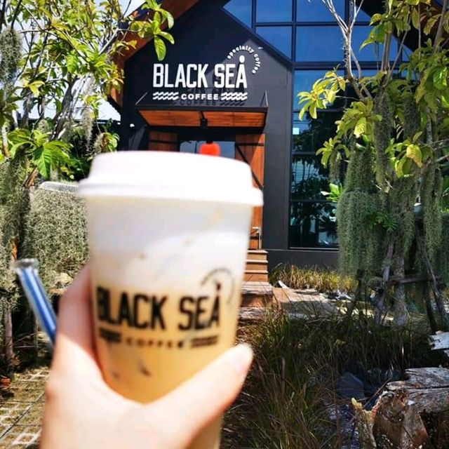 ร้านคาเฟ่ริมหาดอ่างศิลา​ เขาสามมุข