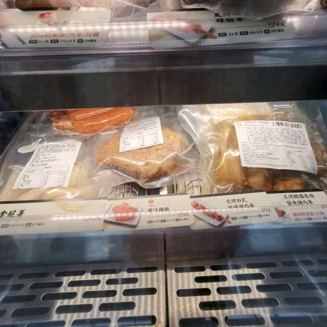 台北特色便利商店「7-11東吉門市」…隨時都有生啤酒……
