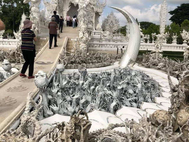 WAT RONG KHUN TEMPLE / WHITE TEMPLE