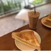 東涌癮世招牌沙嗲牛肉丁麵🍜   主打咖啡☕️下次要試