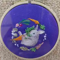 復古的刺繡圖案特展！美麗雅典，肥兔豐年！