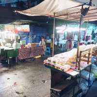 ตลาดห้วยขวางกลางคืน