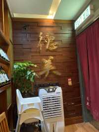 Average standard Sashimi Don in a small jap room 