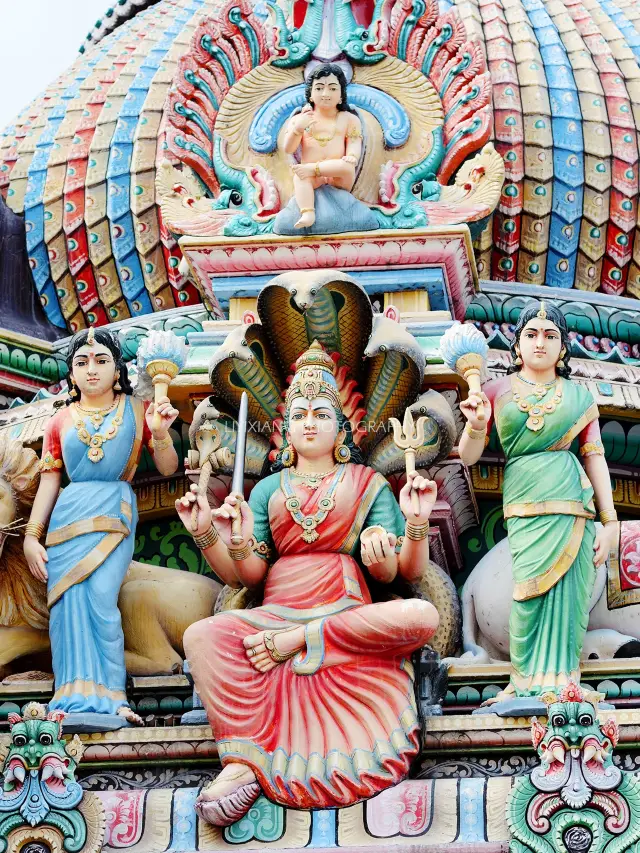 Mariamman Hindu Temple, the oldest Hindu temple in Singapore.