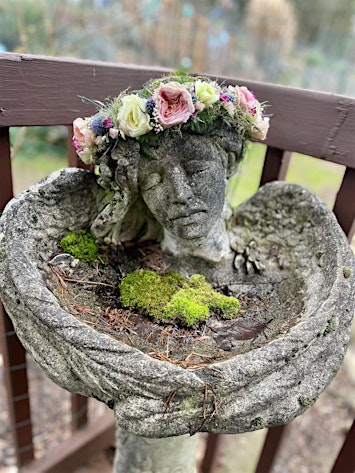 Flower Headpiece | Ruzzo's Retreat Taproom, Oregon 224, Damascus, OR, USA