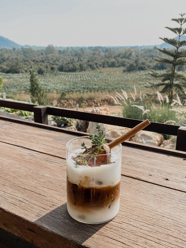 คาเฟ่วิวเขาแห่งแรกในชะอำ เปิดใหม่สดๆ ร้อนๆ 🏔🛖
