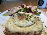 東京生まれの練りたてチーズを使用した朝食