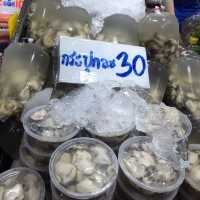 เที่ยวพัทยา บุกตลาดลานโพธิ์ ของดีราคาถูกคุ้มคะ