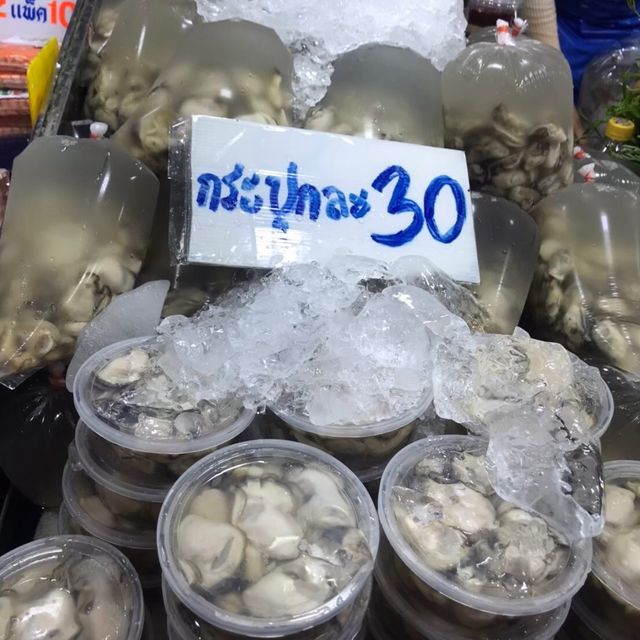เที่ยวพัทยา บุกตลาดลานโพธิ์ ของดีราคาถูกคุ้มคะ