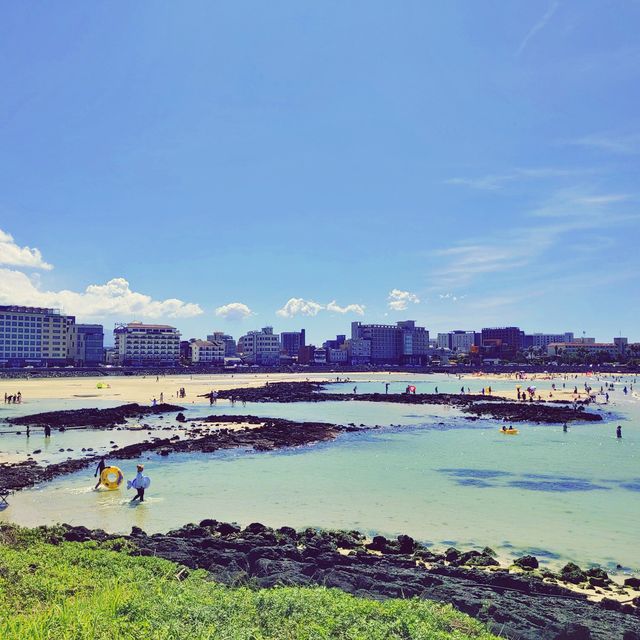 🏝 오름을 바라보며 해수욕을 즐기는, 함덕해수욕장