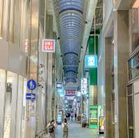 夜の三宮センター街をゆく