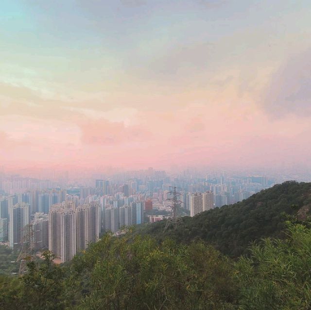 爬上獅子山