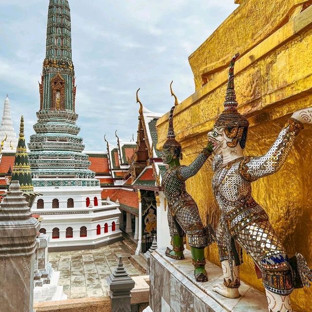 ADMIRE THE BEAUTY OF GRAND PALACE